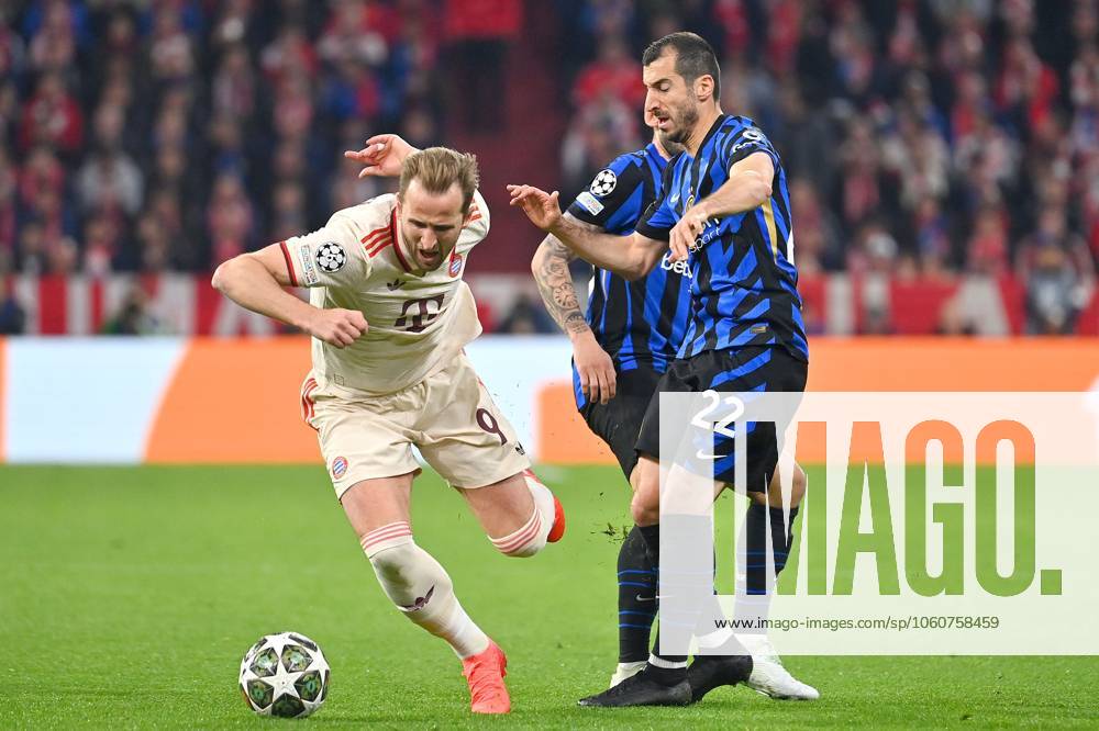 Harry KANE (Bayern Muenchen), Aktion,Zweikampf gegen Henrikh MKHITARYAN (Mailand) und Hakan CALHANOGLU (Mailand) . Fussball Champions League Viertelfinale FC Bayern Muenchen - Inter Mailand am 08.04.2025 , A L L I A N Z A R E N A.