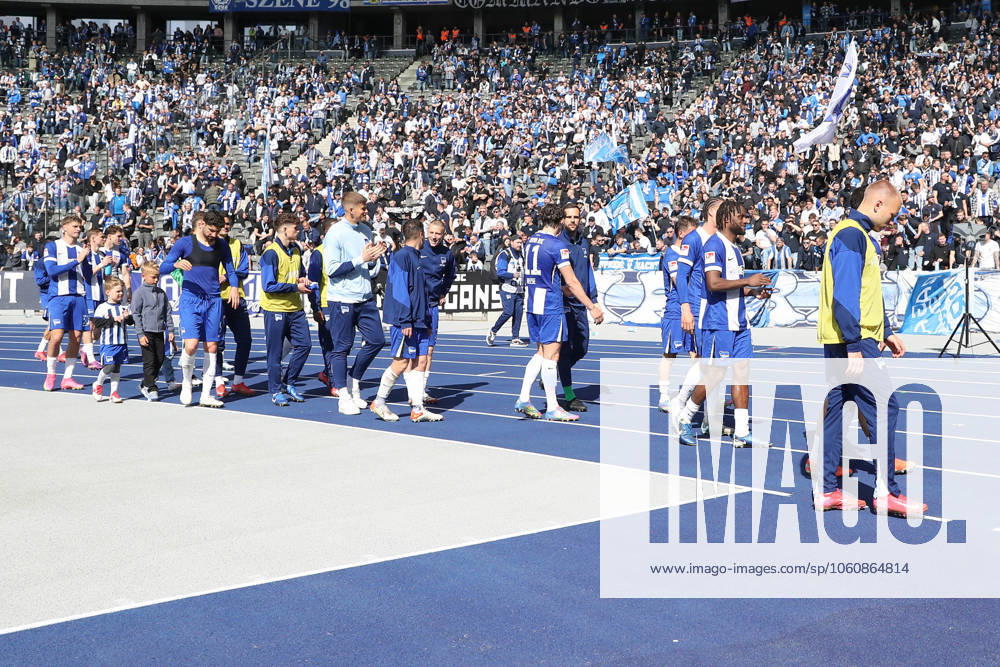 Fussball - 2.Bundesliga, Hertha BSC Berlin - SV Darmstadt 98, v.l. Hertha enttaeuscht, schaut enttaeuscht, niedergeschlagen, disappointed Berlin