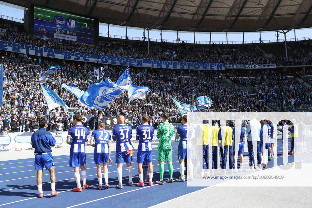 Fussball - 2.Bundesliga, Hertha BSC Berlin - SV Darmstadt 98, v.l. Hertha enttaeuscht, schaut enttaeuscht, niedergeschlagen, disappointed Berlin