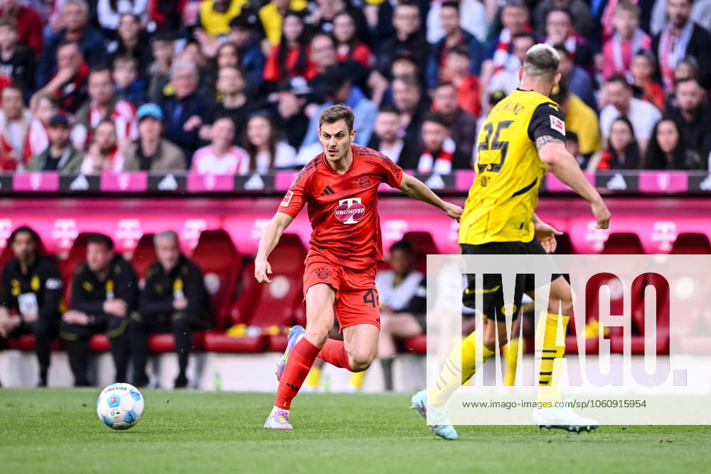 Josip Stanisic (FC Bayern Muenchen) und Niklas Suele (BV Borussia Dortmund) im Zweikampf waehrend des Spiels der 1. Bundesliga zwischen FC Bayern München und Borussia Dortmund, Allianz Arena am 12. April 2025 in München, Deutschland. (Foto von Harry Langer DeFodi Images) +++ Josip Stanisic (FC Bayern Muenchen) und Niklas Suele (BV Borussia Dortmund) battle for the ball during the Bundesliga match between FC Bayern München and Borussia Dortmund at Allianz Arena on April 12, 2025 in Munich, Germany. (Photo by Harry Langer DeFodi Images) DFL regulations prohibit any use of photographs as image sequences and or quasi-video. (Photo by Harry Langer DeFodi Images) DFL regulations prohibit any use of photographs as image sequences and or quasi-video.