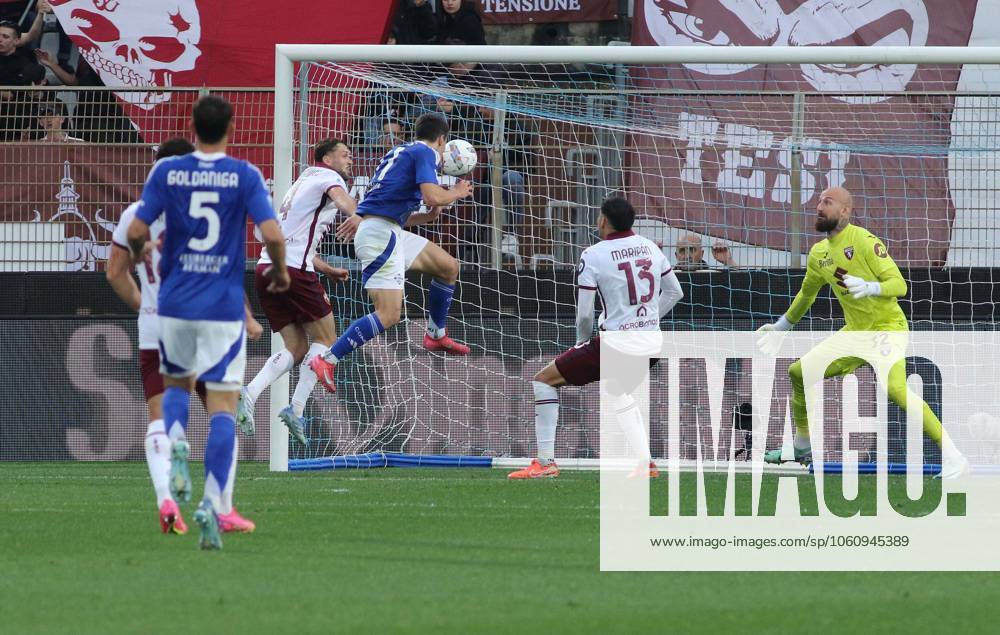 Foto IPP Albano Angilletta Como 13 04 2025 Calcio Campionato di serie A 2024 2025 Como - Torino nella foto: Anastasios Douvikas segna su colpo di testa gol Italy Photo Press World Copyright italy ITALY