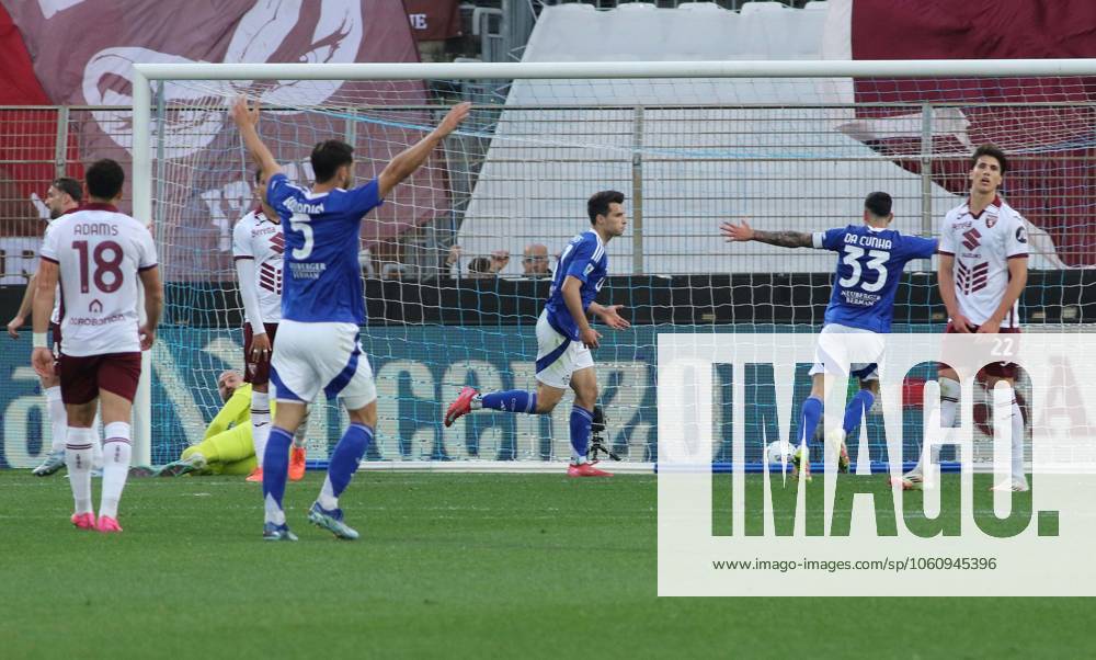 Foto IPP Albano Angilletta Como 13 04 2025 Calcio Campionato di serie A 2024 2025 Como - Torino nella foto: esultanza Como al gol di Anastasios Douvikas Italy Photo Press World Copyright italy ITALY