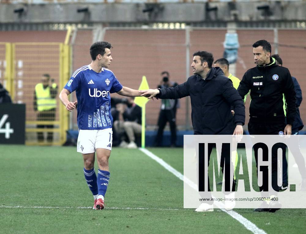 Foto IPP Albano Angilletta Como 13 04 2025 Calcio Campionato di serie A 2024 2025 Como - Torino nella foto: Anastasios Douvikas esulta con Cesc Fabregas Italy Photo Press World Copyright italy ITALY