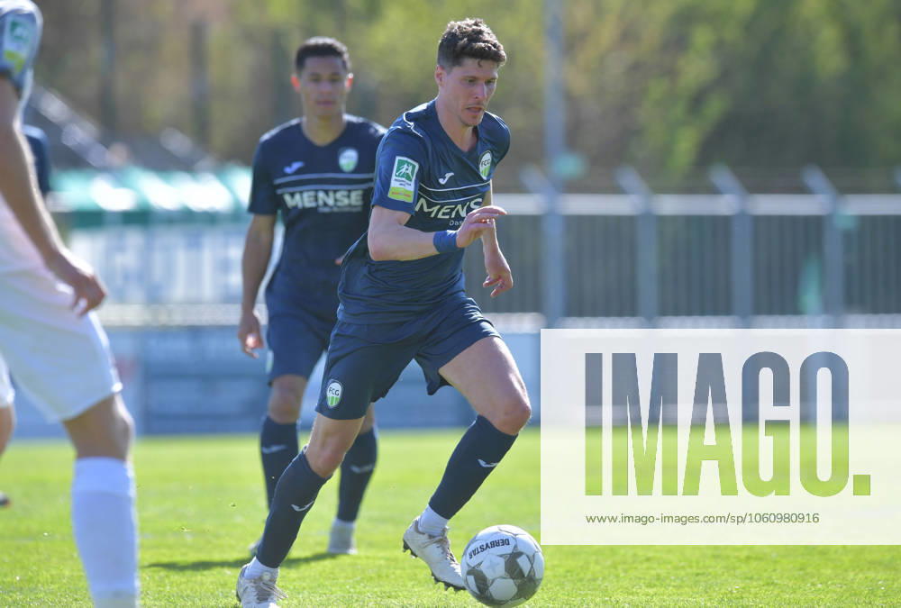 GER, Fussball, Regionalliga West, Saison 2024 2025, 29. Spieltag, Häcker Wiehenstadion, Rödinghausen SC Rödinghausen - FC Gütersloh 1 : 4 Ilias Illig (FC Gütersloh), Aktion, Einzelbild, Quer