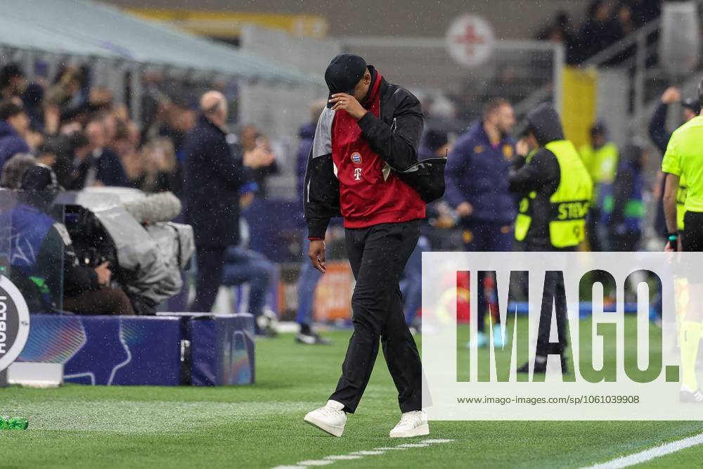 Enttaeuschung bei Chef-Trainer Vincent Kompany (FC Bayern Muenchen) nach dem Tor zum 2:1, Inter Mailand vs. FC Bayern Muenchen, Fussball, Champions League, Viertelfinale, Rueckspiel, 16.04.2025 Mailand Lombardei Italien