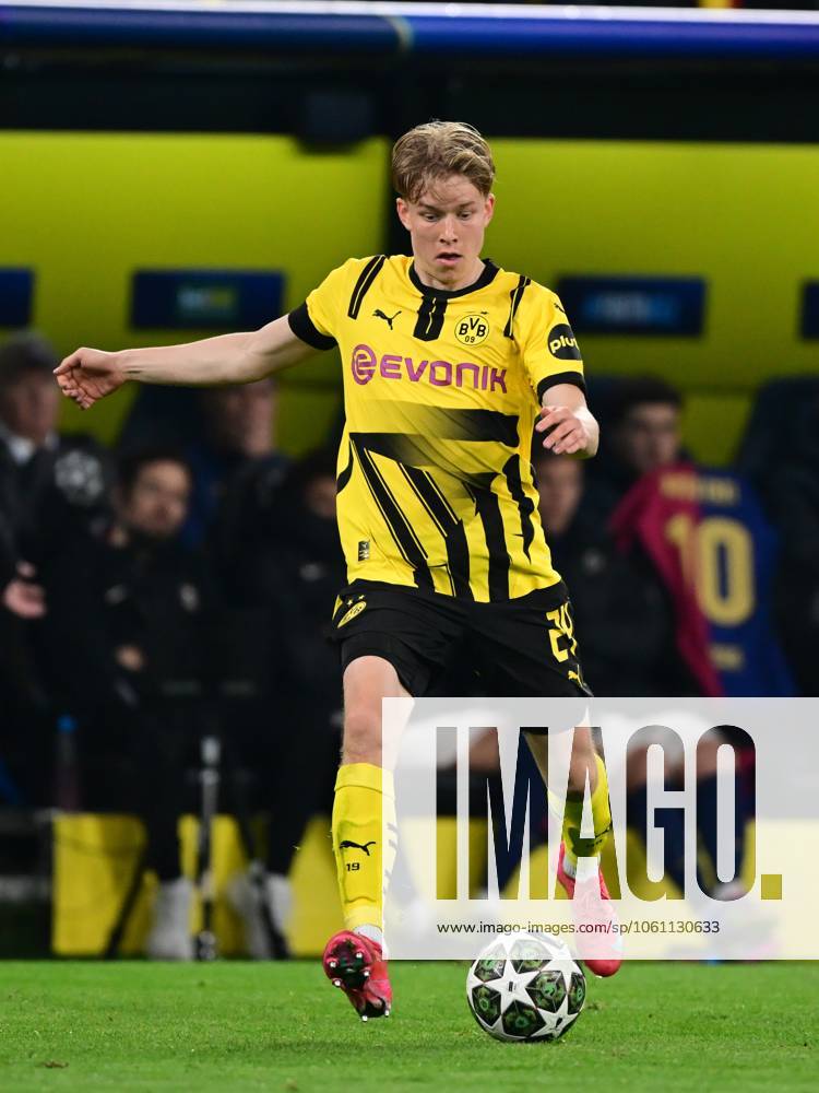 DORTMUND - Daniel Svensson of Borussia Dortmund during the quarterfinal Champions League match between Borussia Dortmund and FC Barcelona, Barca at Signal Iduna Park stadium on April 15, 2025 in Dortmund, Germany. ANP Hollandse Hoogte Borussia Dortmund v FC Barcelona 2024 25 ANPxSportx xGerritxvanxKeulenxIVx 524787096 originalFilename: 524787096
