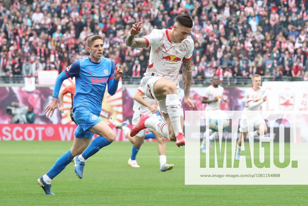 Fussball 1. Bundesliga, RB Leipzig - Holstein Kiel, v.l. Benjamin Sesko (Leipzig, 30) Leipzig
