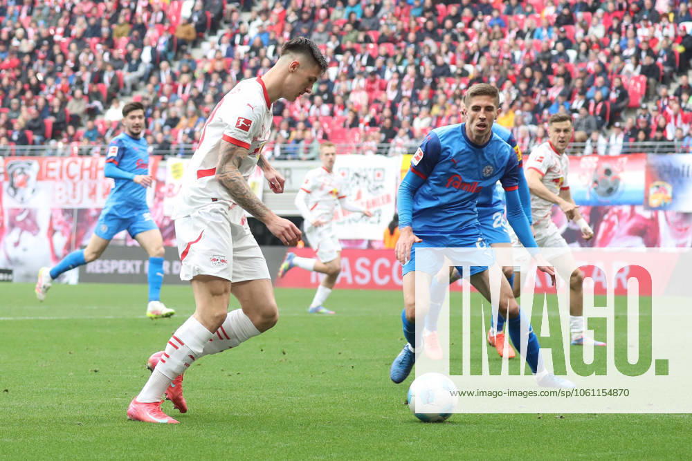 Fussball 1. Bundesliga, RB Leipzig - Holstein Kiel, v.l. Benjamin Sesko (Leipzig, 30) Leipzig