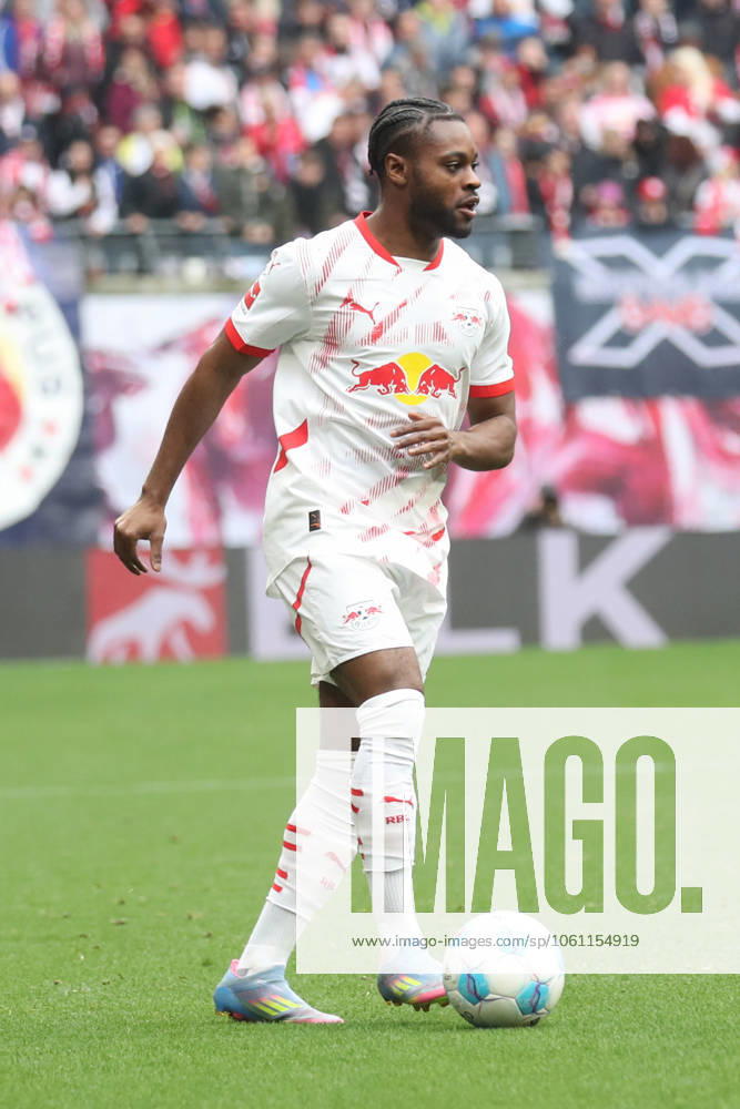 Fussball 1. Bundesliga, RB Leipzig - Holstein Kiel, v.l. Ridle Baku (Leipzig, 17) Freisteller, Einzelbild, Ganzkoerper, single frame Leipzig