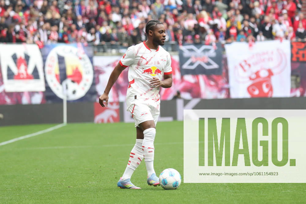 Fussball 1. Bundesliga, RB Leipzig - Holstein Kiel, v.l. Ridle Baku (Leipzig, 17) Freisteller, Einzelbild, Ganzkoerper, single frame Leipzig