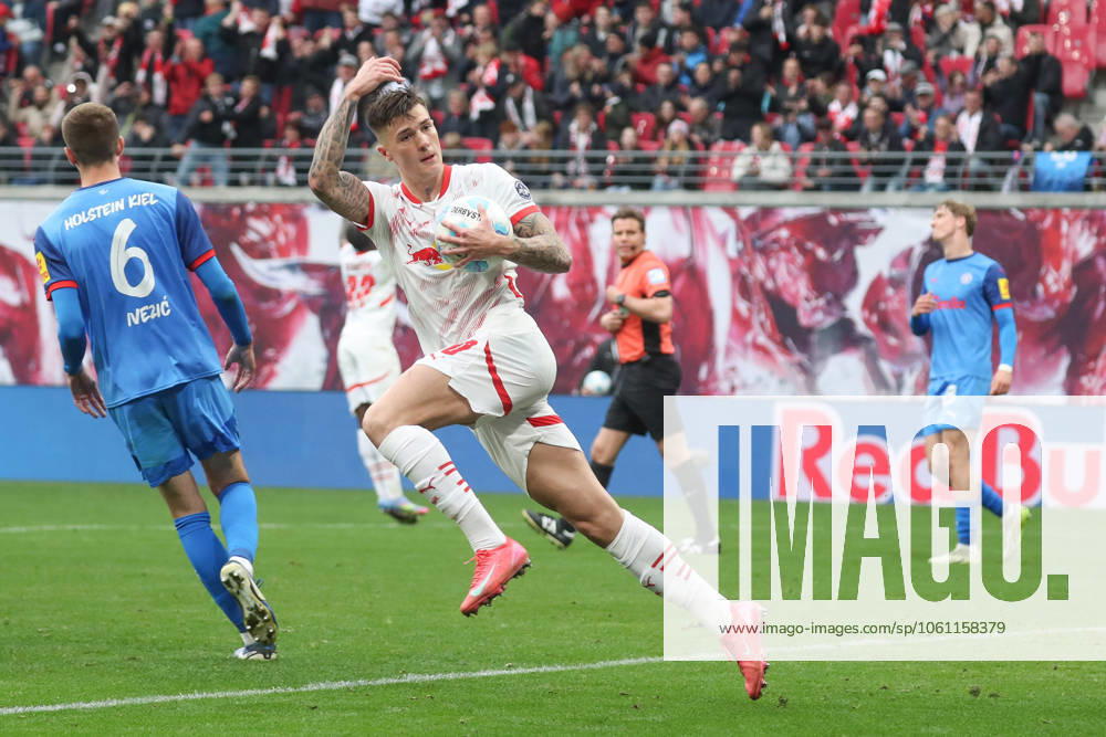 Fussball 1.Bundesliga, RB Leipzig - Holstein Kiel, v.l. Benjamin Sesko (Leipzig, 30) Jubel, Torjubel, jubelt ueber das Tor, celebrate the goal, celebration Leipzig