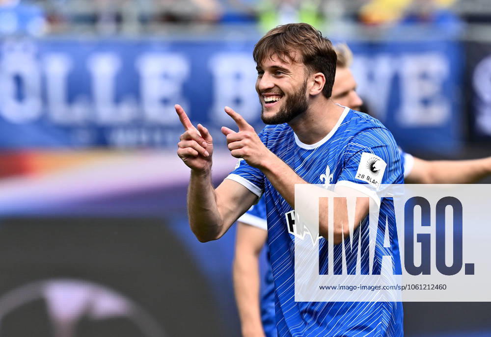 Fussball 2.Bundesliga, SV Darmstadt 98 - Hannover 96 v.l. Torschuetze Torschütze Killian Corredor (SV Darmstadt 98) Torjubel, Jubel, Goal celebration, celebrate the goal zum 2:1 jubelnd bejubelt jubelt jubeln Jubel (. Eine Lizenzierung dieses Bildes an und oder durch den SV Darmstadt 1898 e.V. sowie Tochterunternehmen ist nicht gestattet. No release of or sale to SV Darmstadt 1898 e.V.) Darmstadt