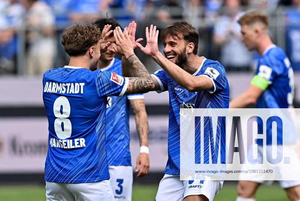Fussball 2.Bundesliga, SV Darmstadt 98 - Hannover 96 v.l. Luca Marseiler (SV Darmstadt 98), Torschuetze Torschütze Killian Corredor (SV Darmstadt 98) Torjubel, Jubel, Goal celebration, celebrate the goal zum 2:1 jubelnd bejubelt jubelt jubeln Jubel (. Eine Lizenzierung dieses Bildes an und oder durch den SV Darmstadt 1898 e.V. sowie Tochterunternehmen ist nicht gestattet. No release of or sale to SV Darmstadt 1898 e.V.) Darmstadt