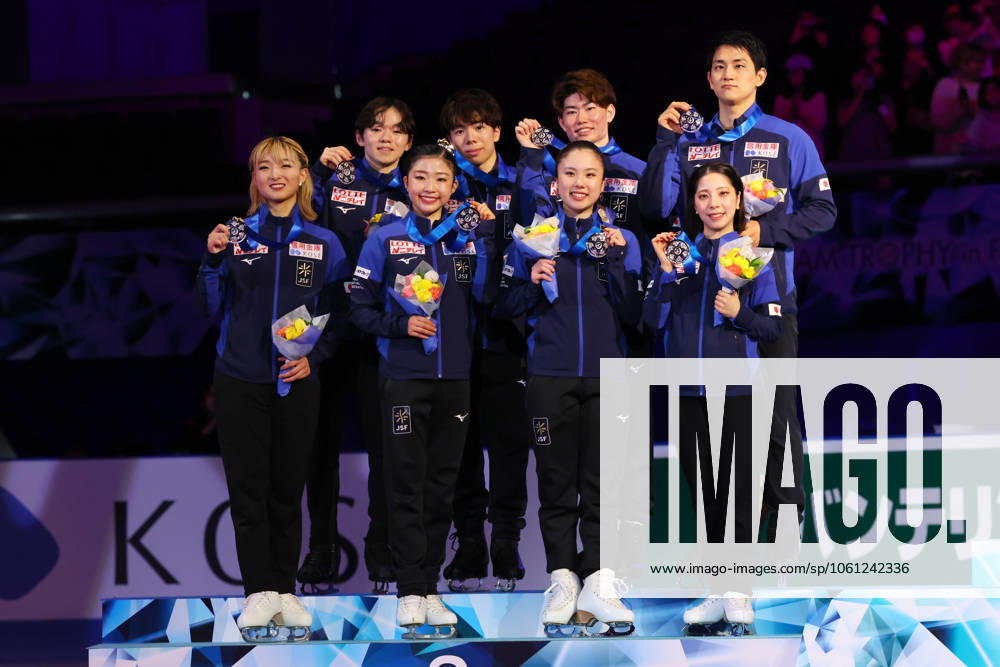 Japan team group, Mannschaftsbild, Totale APRIL 19, 2025 - Figure skating, Eiskunstlauf : ISU World Team Trophy in Figure Skating 2025 Award ceremony at Tokyo Metropolitan Gymnasium in Tokyo, Japan. (288093284)