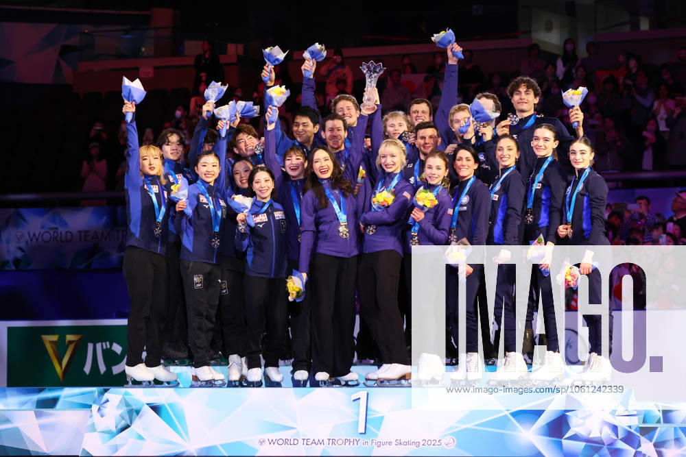 Japan team group, Mannschaftsbild, Totale United States team group (USA), Italy team group (ITA), APRIL 19, 2025 - Figure skating, Eiskunstlauf : ISU World Team Trophy in Figure Skating 2025 Award ceremony at Tokyo Metropolitan Gymnasium in Tokyo, Japan. (288093285)