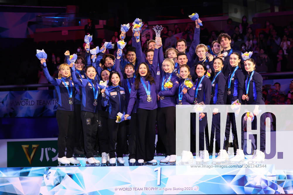 Japan team group, Mannschaftsbild, Totale United States team group (USA), Italy team group (ITA), APRIL 19, 2025 - Figure skating, Eiskunstlauf : ISU World Team Trophy in Figure Skating 2025 Award ceremony at Tokyo Metropolitan Gymnasium in Tokyo, Japan. (288093286)