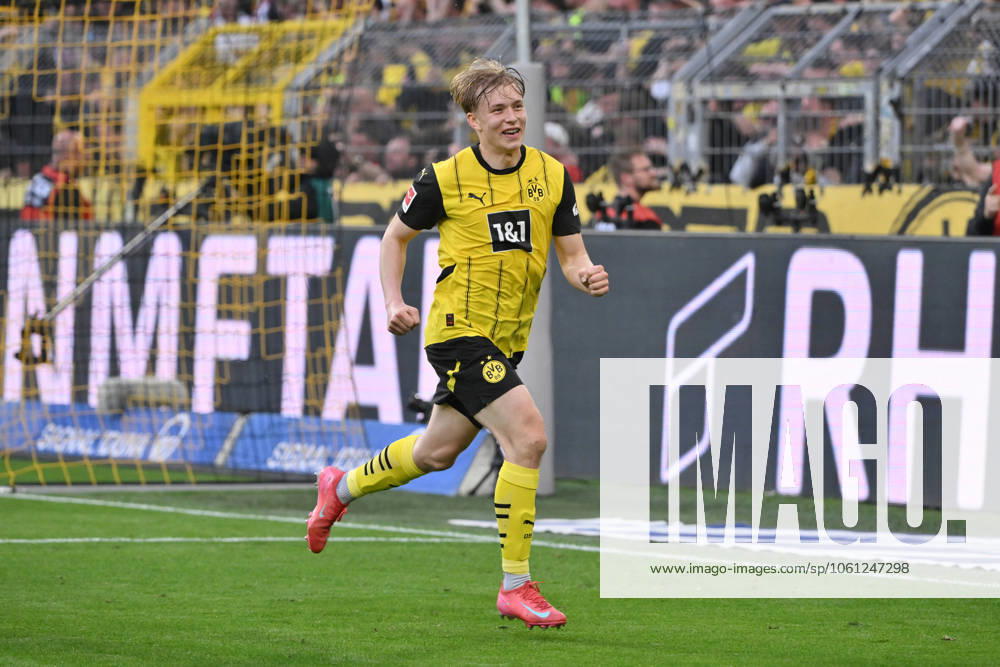 Jubel Daniel Svensson (Borussia Dortmund) 20.04.2025, Fussball 1. Bundesliga, 30. Spieltag, Saison 2024 2025 Borussia Dortmund - Borussia Mönchengladbach 3:2 Foto: Maik Hölter Team2 DFL regulations prohibit any use of photographs as image sequences and or quasi-video Dortmund Signal Iduna Park Nordrhein Westfalen Deutschland