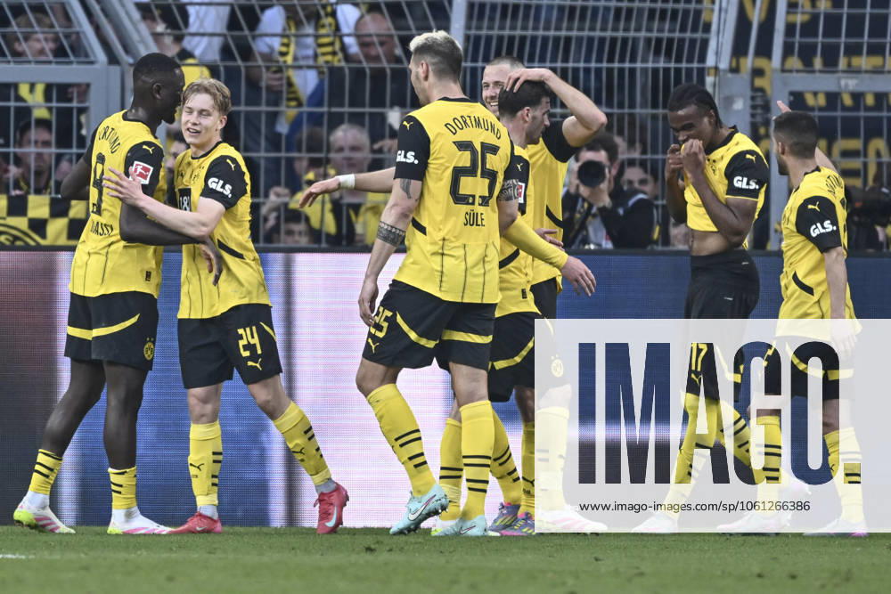 Daniel Svensson (Dortmund 24) jubelt nach dem Tor zum 3:1 mit Serhou Guirassy (Dortmund 9) 20.04.2025 Fussball Borussia Dortmund vs Borussia Moenchengladbach, Signal Iduna Park, Dortmund, DFB DFL REGULATIONS PROHIBIT ANY USE OF PHOTOGRAPHS AS IMAGE SEQUENCES AND OR QUASI-VIDEO
