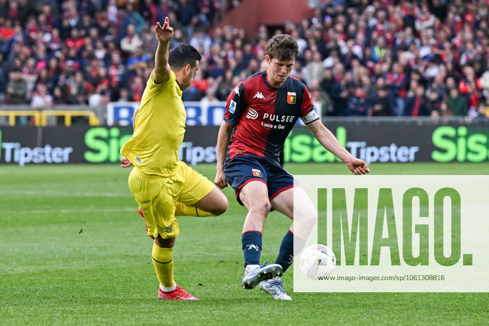Genoas Morten Frendrup fights for the ball during the Serie A soccer match between Genoa and Lazio at the Luigi Ferraris Stadium in Genoa, Italy - Wednesday, April 23, 2025. - Soccer .