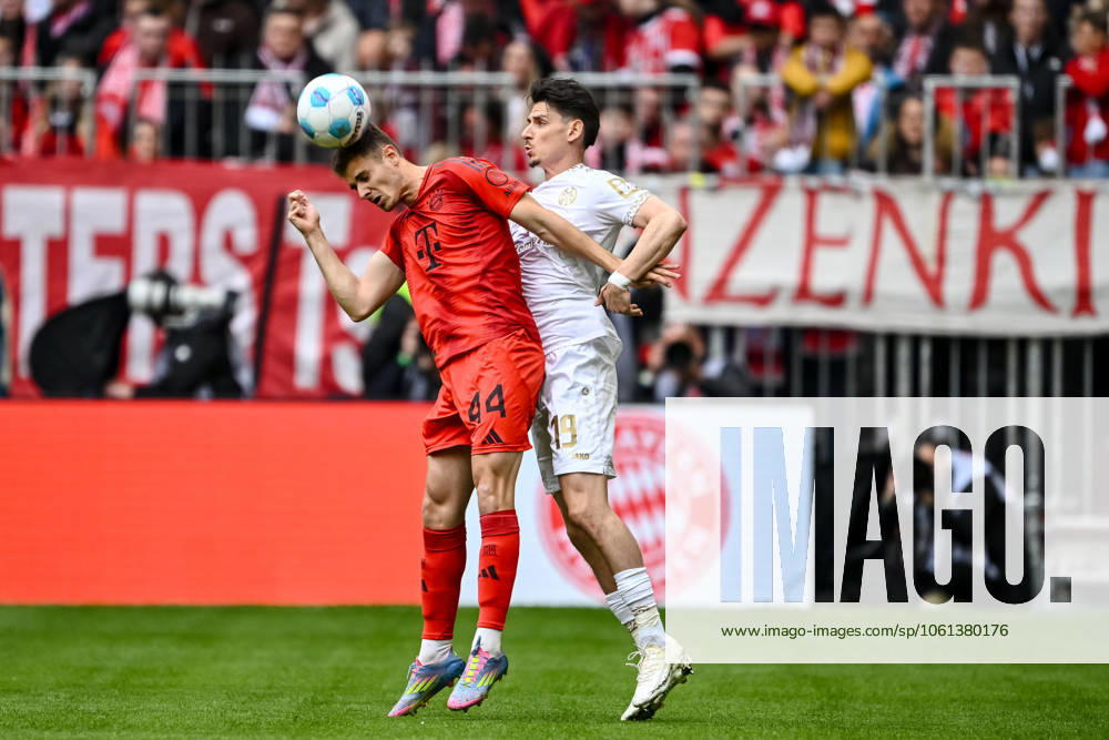 Josip Stanisic (FC Bayern Muenchen) und Anthony Caci (1.FSV Mainz 05) im Zweikampf waehrend des Spiels der 1. Bundesliga zwischen FC Bayern München und 1. FSV Mainz 05, Allianz Arena am 26. April 2025 in München, Deutschland. (Foto von Harry Langer DeFodi Images) +++ Josip Stanisic (FC Bayern Muenchen) und Anthony Caci (1.FSV Mainz 05) battle for the ball during the Bundesliga match between FC Bayern München and 1. FSV Mainz 05 at Allianz Arena on April 26, 2025 in Munich, Germany. (Photo by Harry Langer DeFodi Images) DFL regulations prohibit any use of photographs as image sequences and or quasi-video. (Photo by Harry Langer DeFodi Images) DFL regulations prohibit any use of photographs as image sequences and or quasi-video.