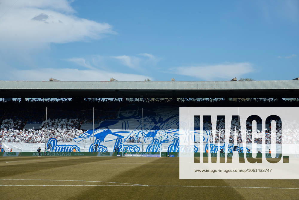 . Fans vom VfL Bochum machen eine Choreographie waehrend des Spiels der 1. Bundesliga zwischen VfL Bochum 1848 und 1. FC Union Berlin, Vonovia Ruhrstadion am 27. April 2025 in Bochum, Deutschland. (Foto von Mario Hommes DeFodi Images) +++ . Supporters of VfL Bochum doing a choreography during the Bundesliga match between VfL Bochum 1848 and 1. FC Union Berlin at Vonovia Ruhrstadion on April 27, 2025 in Bochum, Germany. (Photo by Mario Hommes DeFodi Images) DFL regulations prohibit any use of photographs as image sequences and or quasi-video. (Photo by Mario Hommes DeFodi Images)