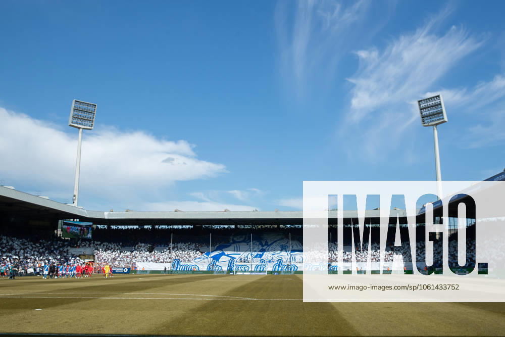 . Fans vom VfL Bochum machen eine Choreographie waehrend des Spiels der 1. Bundesliga zwischen VfL Bochum 1848 und 1. FC Union Berlin, Vonovia Ruhrstadion am 27. April 2025 in Bochum, Deutschland. (Foto von Mario Hommes DeFodi Images) +++ . Supporters of VfL Bochum doing a choreography during the Bundesliga match between VfL Bochum 1848 and 1. FC Union Berlin at Vonovia Ruhrstadion on April 27, 2025 in Bochum, Germany. (Photo by Mario Hommes DeFodi Images) DFL regulations prohibit any use of photographs as image sequences and or quasi-video. (Photo by Mario Hommes DeFodi Images)