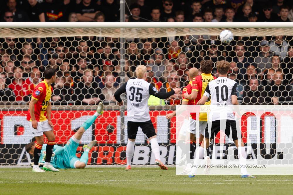 DEVENTER, Stadium De Adelaarshorst, 04-05-2025 , season 2024 2025 , Dutch Eredivisie. during the match Go Ahead Eagles - AZ, 0-1 of AZ, own goal of Go Ahead Eagles player Gerrit Nauber Go Ahead Eagles - AZ x29075152x