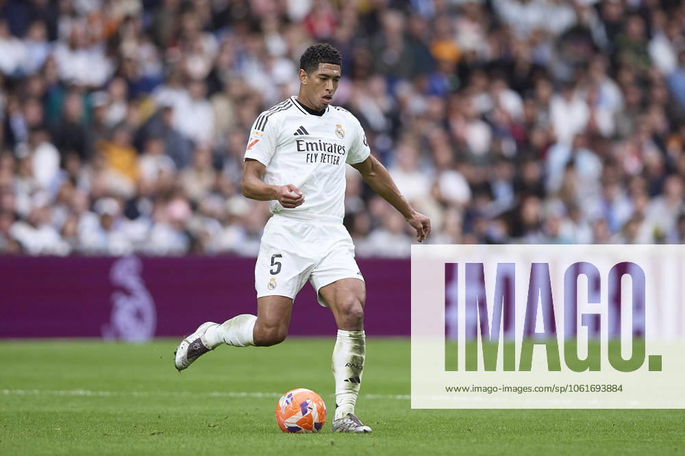 Jude Bellingham (Real Madrid CF) controls the ball during the LaLiga match between Real Madrid and RC Celta at Santiago Bernabà u on May 4, 2025 in Madrid, Spain. (Photo by Manu Reino DeFodi Images)