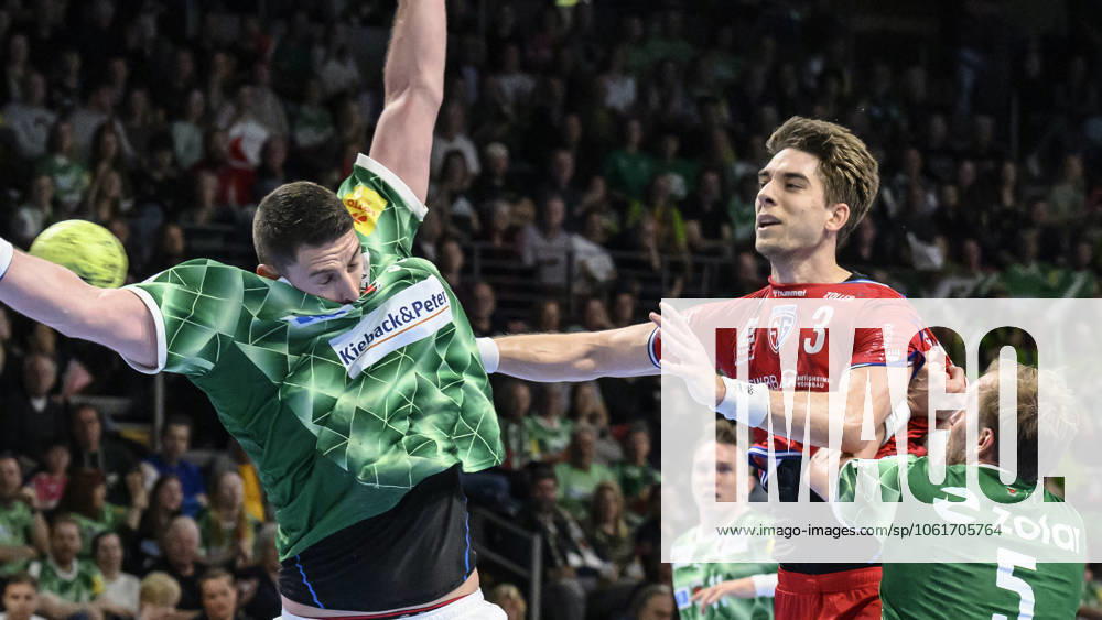 Im Bild v.l.: Mijajlo Marsenic (Fuechse Berlin, 93), Nikola Vlahovic (SG BBM Bietigheim, 03), Zweikampf, Action, Kampf, kaempft um den Ball, GER, Berlin, Handball, Fuechse Berlin vs SG BBM Bietigheim, DAIKIN Handball-Bundesliga, in der Max Schmeling Halle, 04.05.2025,