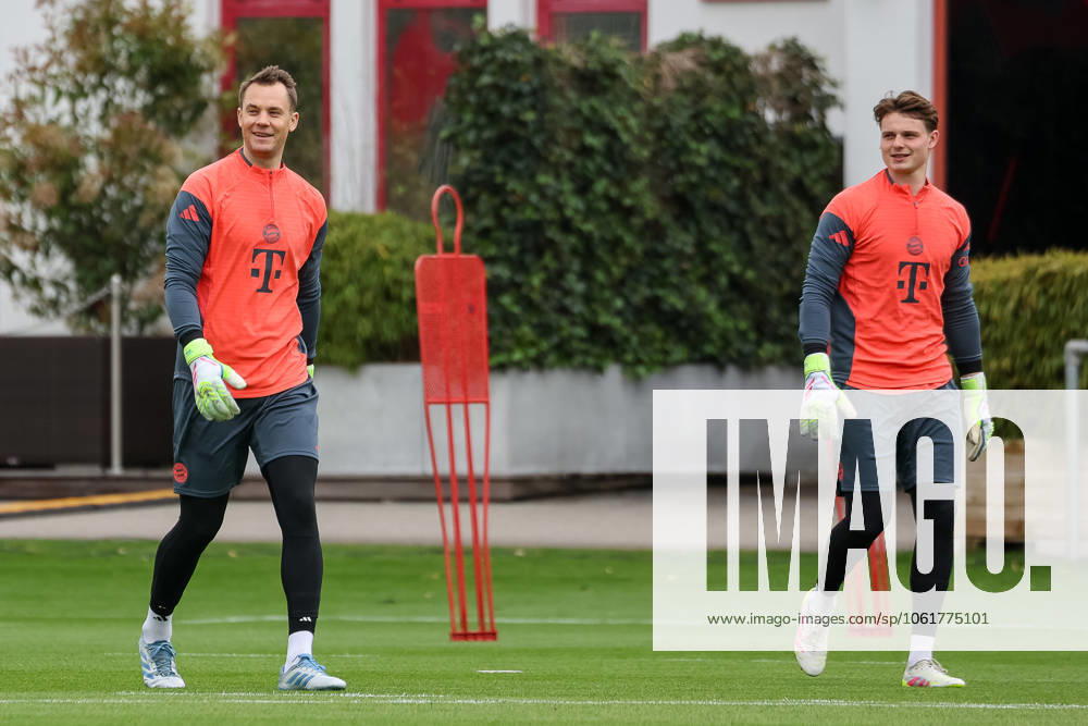 Manuel Neuer (FC Bayern Muenchen, 01) mit Jonas Urbig (FC Bayern Muenchen, 40), GER, Oeffentliches Training, FC Bayern Muenchen, Fussball, Saison 2024 2025, 06.05.2025, GER, Oeffentliches Training, FC Bayern Muenchen, Fussball, Saison 2024 2025, 06.05.2025 Muenchen