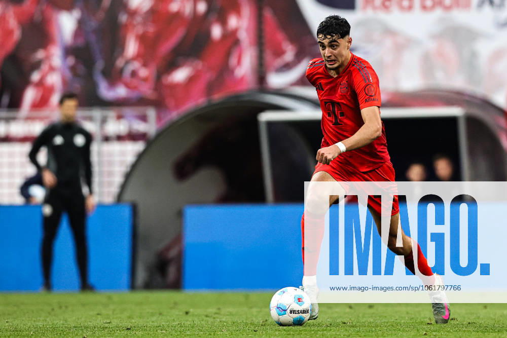 Aleksandar Pavlovic (FC Bayern München,45) - 1. Fussball Bundesliga Saison 2024-2025 Punktspiel RB Leipzig vs. FC Bayern München in der Red Bull Arena in Leipzig - Freisteller,Aktion,Fussball,Deutschland,Mann,Männer