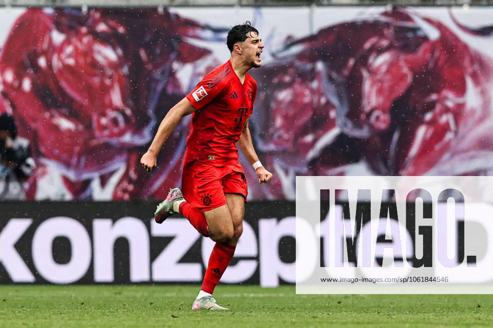 Aleksandar Pavlovic (FC Bayern München,45) - 1. Fussball Bundesliga Saison 2024-2025 Punktspiel RB Leipzig vs. FC Bayern München in der Red Bull Arena in Leipzig - Freisteller,Aktion,Fussball,Deutschland,Mann,Männer