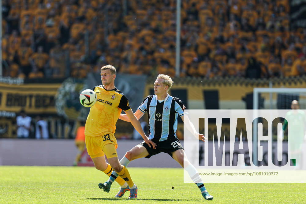 Christoph Daferner (SG Dynamo Dresden, 33) und Janne Sietan (SV Waldhof Mannheim, 22) beim SV Waldhof Mannheim - SG Dynamo Dresden am 10.05.25 in Carl Benz Stadion, Mannheim Foto: Alfio Marino