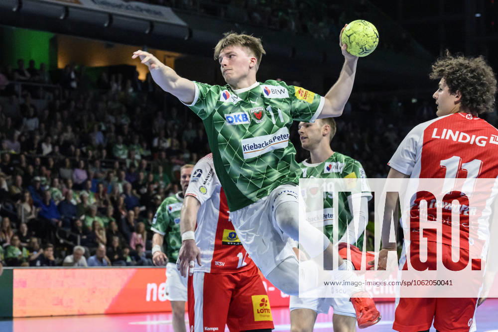 Im Bild v.l.: Nils Lichtlein (Fuechse Berlin, 17), GER, Berlin, Handball, Fuechse Berlin vs ThSV Eisenach, DAIKIN Handball-Bundesliga, in der Max Schmeling Halle, 15.05.2025,