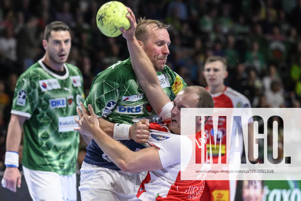 Im Bild v.l.: Max Darj (Fuechse Berlin, 05), Fynn Hangstein (ThSV Eisenach, 10), Zweikampf, Action, Kampf, kaempft um den Ball, GER, Berlin, Handball, Fuechse Berlin vs ThSV Eisenach, DAIKIN Handball-Bundesliga, in der Max Schmeling Halle, 15.05.2025,