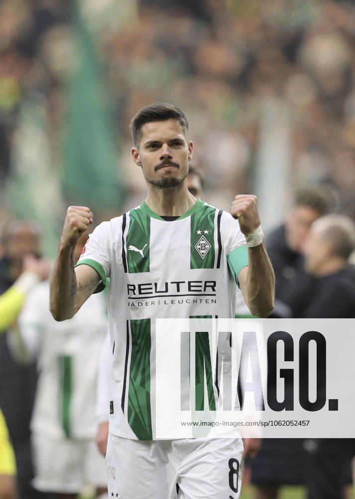 Foto : Jubel nach dem Schlußpfiff bei den Spielern aus Mönchengladbach , hier Julian WEIGL Fussball 1. Bundesliga , 26. Spieltag am Sa. 15.03.2025 Werder Bremen - Borussia Mönchengladbach 2 - 4