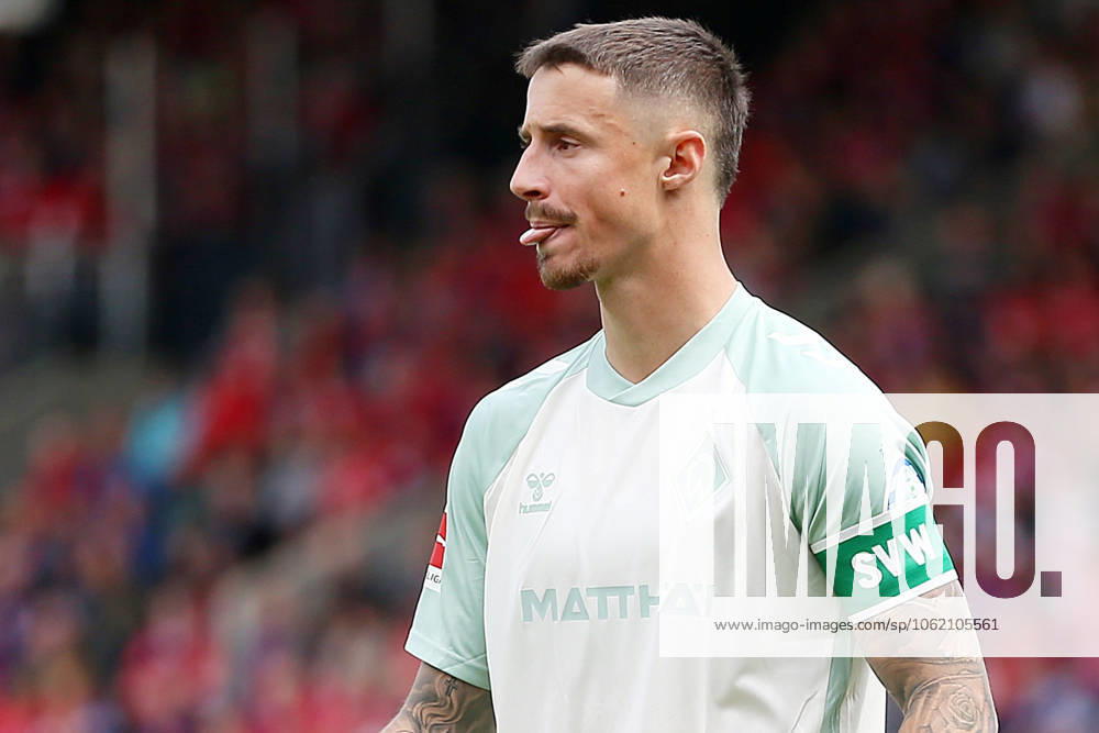 Fussball 1.Bundesliga, 1.FC Heidenheim - Werder Bremen v.l. Marco Friedl (SV Werder Bremen) Heidenheim