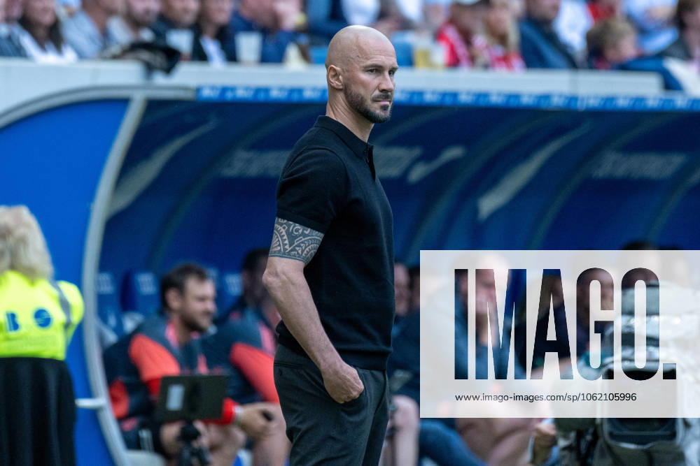 Trainer Christian Ilzer (TSG 1899 Hoffenheim). Deutschland, Sinsheim, 17.05.2025, Fussball, Bundesliga: TSG 1899 Hoffenheim vs FC Bayern Muenchen, Saison 2024 2025, 34. Spieltag, PreZero Arena Foto: A2 Bildagentur Peter Hartenfelser DFL DFB REGULATIONS PROHIBIT ANY USE OF PHOTOGRAPHS AS IMAGE SEQUENCES AND OR QUASI-VIDEO.