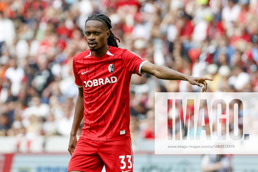 Jordy Makengo (SC Freiburg, 33) , Deutschland, Fussball, 1. Bundesliga, 34.Spieltag, 2024 2025, SC Freiburg vs. Eintracht Frankfurt, 17.05.2025, Europa-Park Stadion, Freiburg im Breisgau, Deutschland DFL REGULATIONS PROHIBIT ANY USE OF PHOTOGRAPHS AS IMAGE SEQUENCES AND OR QUASI-VIDEO. Freiburg im Breisgau Europa-Park Stadion Baden-Württemberg Deutschland