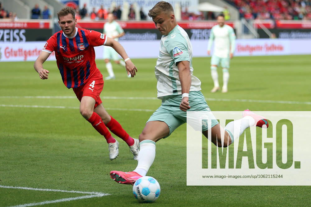 Fussball 1.Bundesliga, 1.FC Heidenheim - Werder Bremen v.l. Torschuss zum 1:4 durch Keke Topp (SV Werder Bremen) Heidenheim