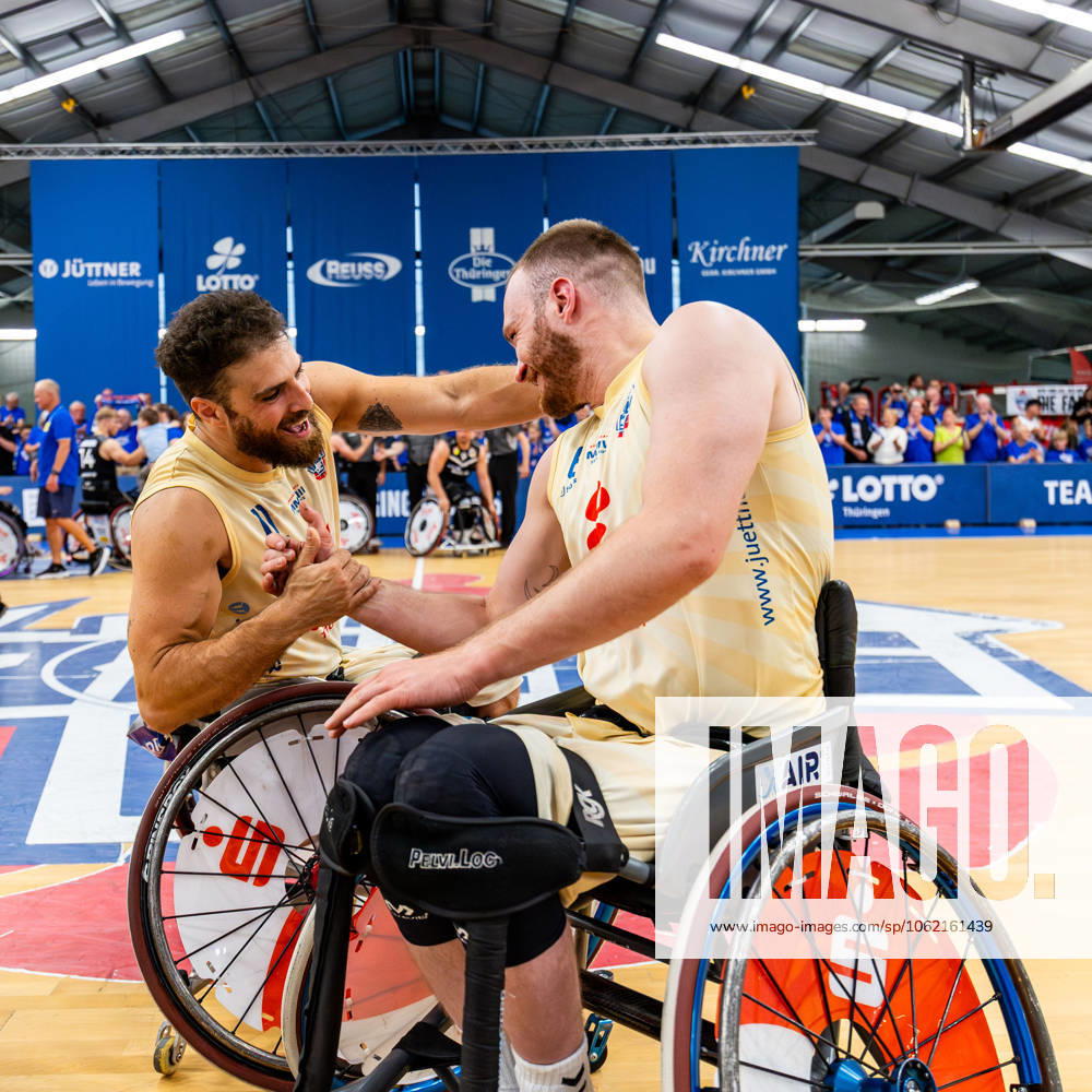 GER, Rollstuhlbasketball, Maenner Frauen, Saison 24 25, 1.Bundesliga, PlayOff Finale, RSB Thuringia Bulls - RSV Lahn-Dill Im Bild Jordi Ruiz (RSB Thuringia Bulls), Lukas Glossner (RSB Thuringia Bulls) Die Mannschaft der Thuringia Bulls schlägt im zweiten PlayOff Spiel erneut die Gastmannschaft vom RSV Lahn-Dill und gewinnt somit die Saison 24 25 - Deutsche Meisterschaft Deutscher Meister 99189 Elxleben Fit-In Freizeitanlage Sporthal Thueringen Deutschland