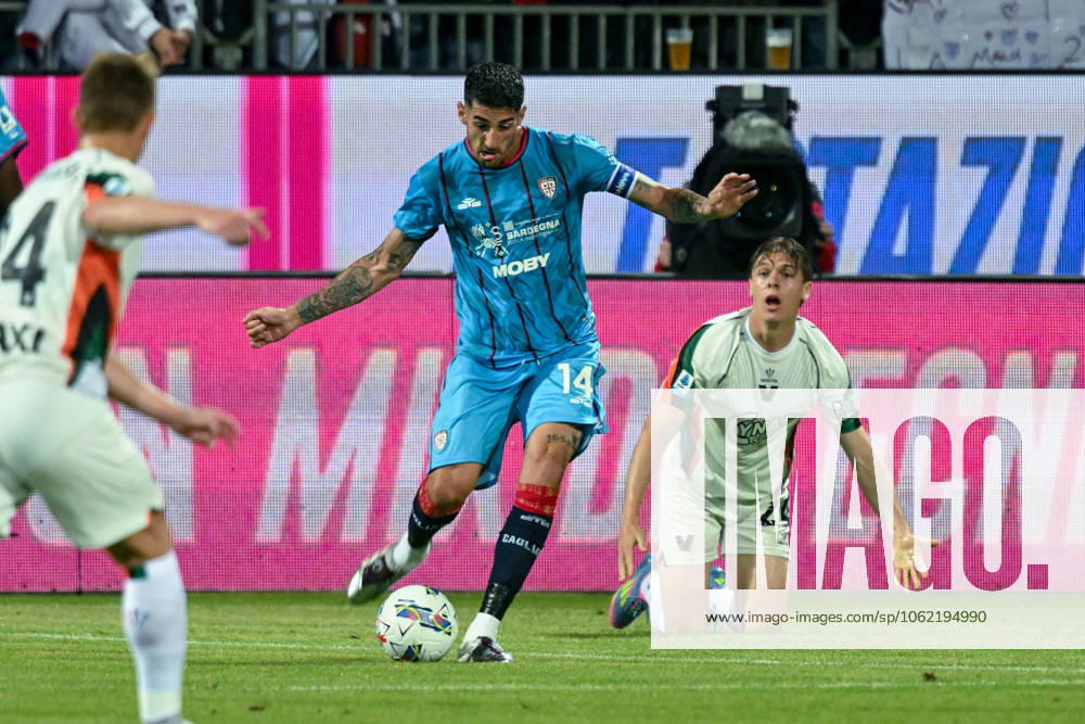 Cagliari s Alessandro Deiola in action during the Serie A soccer match between Cagliari Calcio and Venezia at the Unipol Domus in Cagliari, Sardinia - Sunday, 18 may 2025. - Soccer