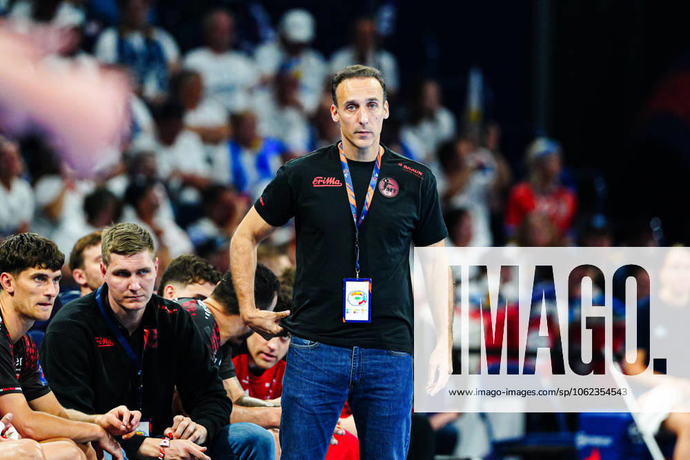 Roberto Garcia Parrondo (MT Melsungen, Trainer) GER, MT Melsungen vs. SG Flensburg-Handewitt, Handball, EHF European League, Halbfinale 1, Saison 2024 2025, 24.05.2025 GER, MT Melsungen vs. SG Flensburg-Handewitt, Handball, EHF European League, Halbfinale 1, Saison 2024 2025, 24.05.2025 Hamburg