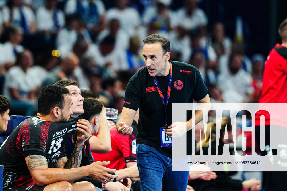 Roberto Garcia Parrondo (MT Melsungen, Trainer) GER, MT Melsungen vs. SG Flensburg-Handewitt, Handball, EHF European League, Halbfinale 1, Saison 2024 2025, 24.05.2025 GER, MT Melsungen vs. SG Flensburg-Handewitt, Handball, EHF European League, Halbfinale 1, Saison 2024 2025, 24.05.2025 Hamburg