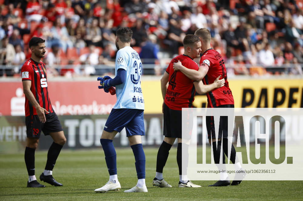 Halle Saale Sachsen Anhalt Leuna Chemie Stadion Fußball Hallescher FC Halle HFC Regionalliga Nordost 4. Liga Männer Saison 2024 2025 Landespokal FSA Finale Pokalfinale 2025 Hallescher FC - 1. FC Lok Stendal enttäuscht Florin Stark (FC Lok Stendal) , Philip Poser Torwart (FC Lok Stendal) , Tim Schaarschmidt (FC Lok Stendal) Johannes Mahrhold (FC Lok Stendal)