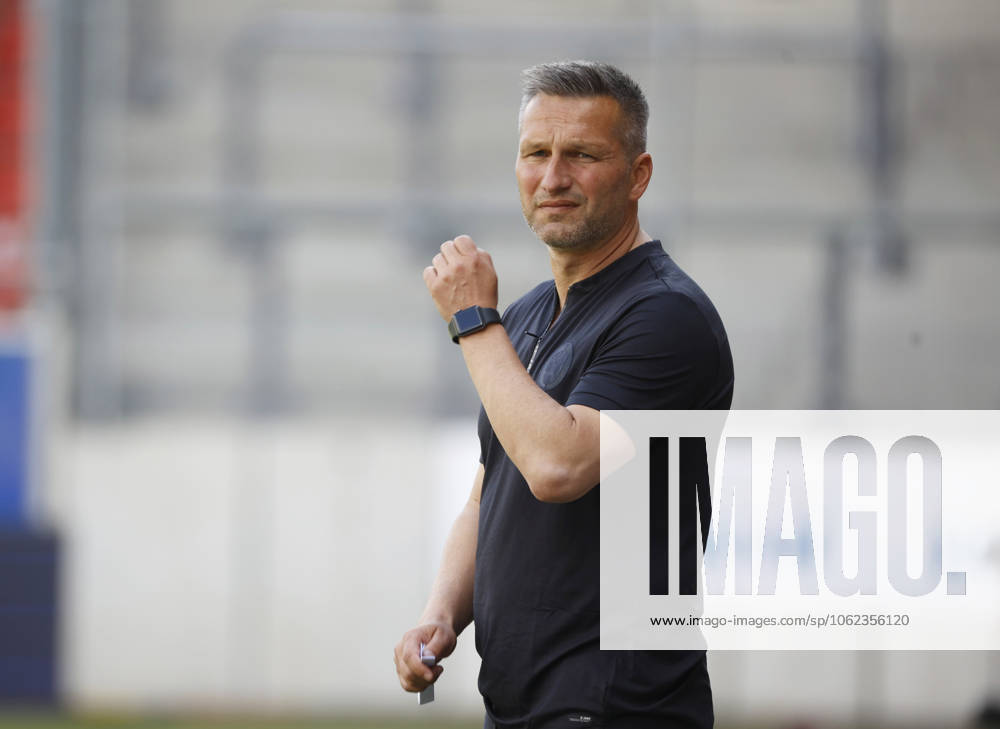 Halle Saale Sachsen Anhalt Leuna Chemie Stadion Fußball Hallescher FC Halle HFC Regionalliga Nordost 4. Liga Männer Saison 2024 2025 Landespokal FSA Finale Pokalfinale 2025 Hallescher FC - 1. FC Lok Stendal Jörn Schulz Trainer (FC Lok Stendal)