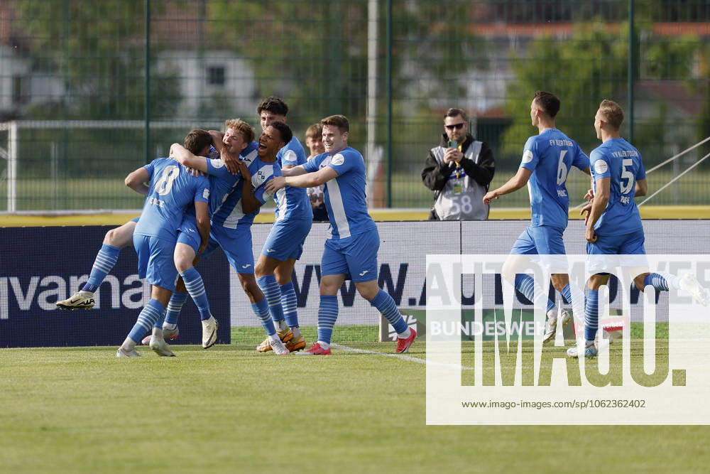 Jubel nach dem Tor zum 1:0, jubelnd, bejubelt, jubelt, jubeln, emotionen für Illertissen 24.05.2025, Fussball, Toto-Pokal, Finale, FV Illertissen - SpVgg Unterhaching, GER, Illertissen, Vöhlinstadion.