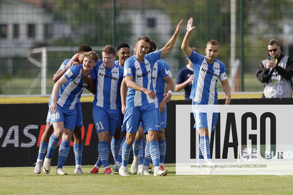 Jubel nach dem Tor zum 1:0, jubelnd, bejubelt, jubelt, jubeln, emotionen für Illertissen 24.05.2025, Fussball, Toto-Pokal, Finale, FV Illertissen - SpVgg Unterhaching, GER, Illertissen, Vöhlinstadion.