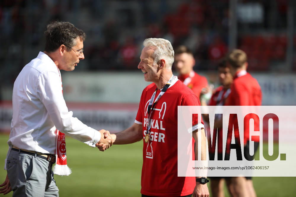 Halle Saale Sachsen Anhalt Leuna Chemie Stadion Fußball Hallescher FC Halle HFC Regionalliga Nordost 4. Liga Männer Saison 2024 2025 Landespokal FSA Finale Pokalfinale 2025 Hallescher FC - 1. FC Lok Stendal 1:0 Oberbürgermeister Stadt Halle Saale Dr. Alexander Vogt Mark Zimmermann Trainer (Hallescher FC)