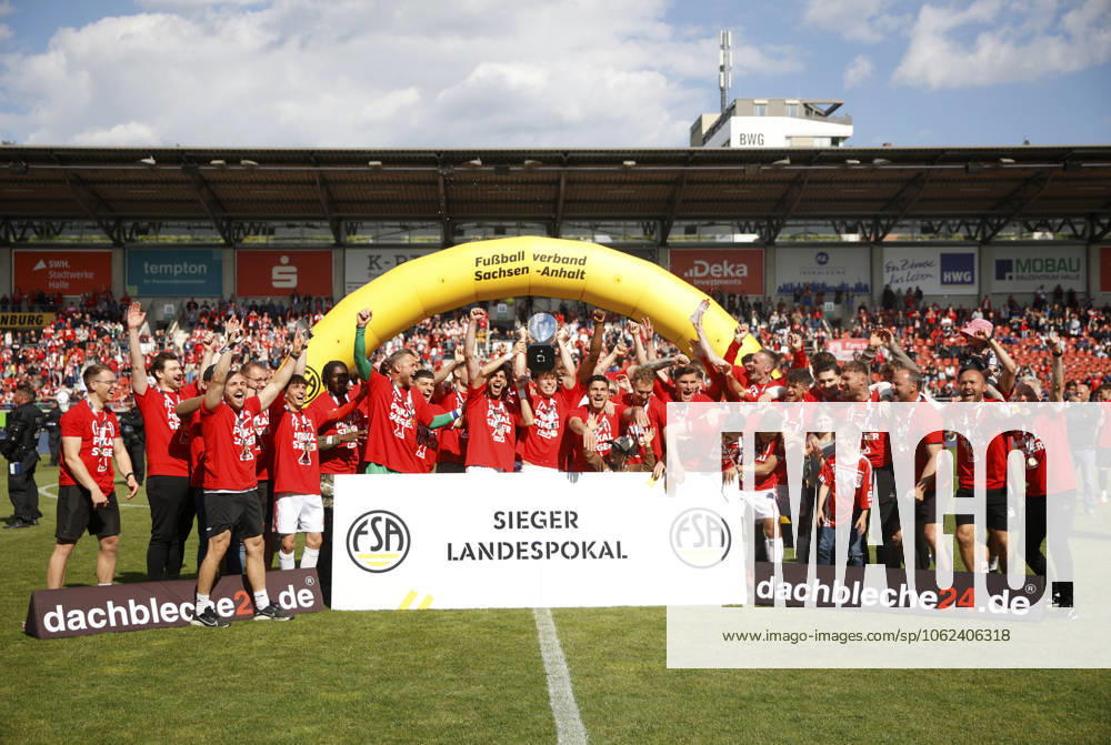 Halle Saale Sachsen Anhalt Leuna Chemie Stadion Fußball Hallescher FC Halle HFC Regionalliga Nordost 4. Liga Männer Saison 2024 2025 Landespokal FSA Finale Pokalfinale 2025 Hallescher FC - 1. FC Lok Stendal 1:0 Jubel Sieh HFC Team Mannschaft